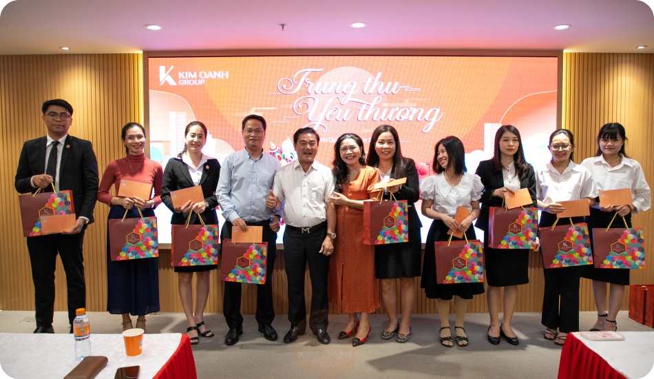 Mùa trung thu yêu thương trên toàn hệ thống Kim Oanh Group. Mùa trung thu yêu thương trên toàn hệ thống Kim Oanh Group.